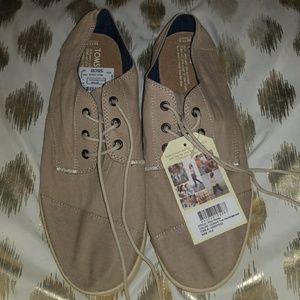 Men Taupe, tan Tom's sneakers